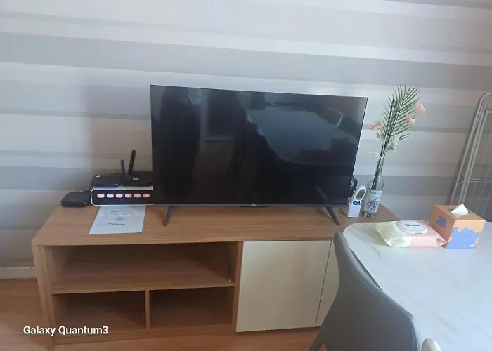 Apartment Hongdae Guesthouse2 1min From Hongik Uni Station Exit #1 Seoul